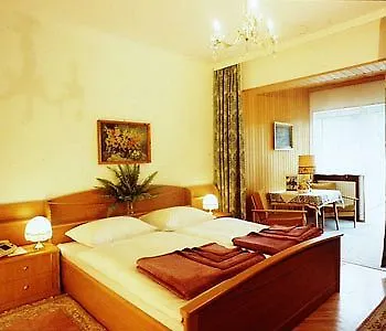 Romantikpension Anna 招待所 3*